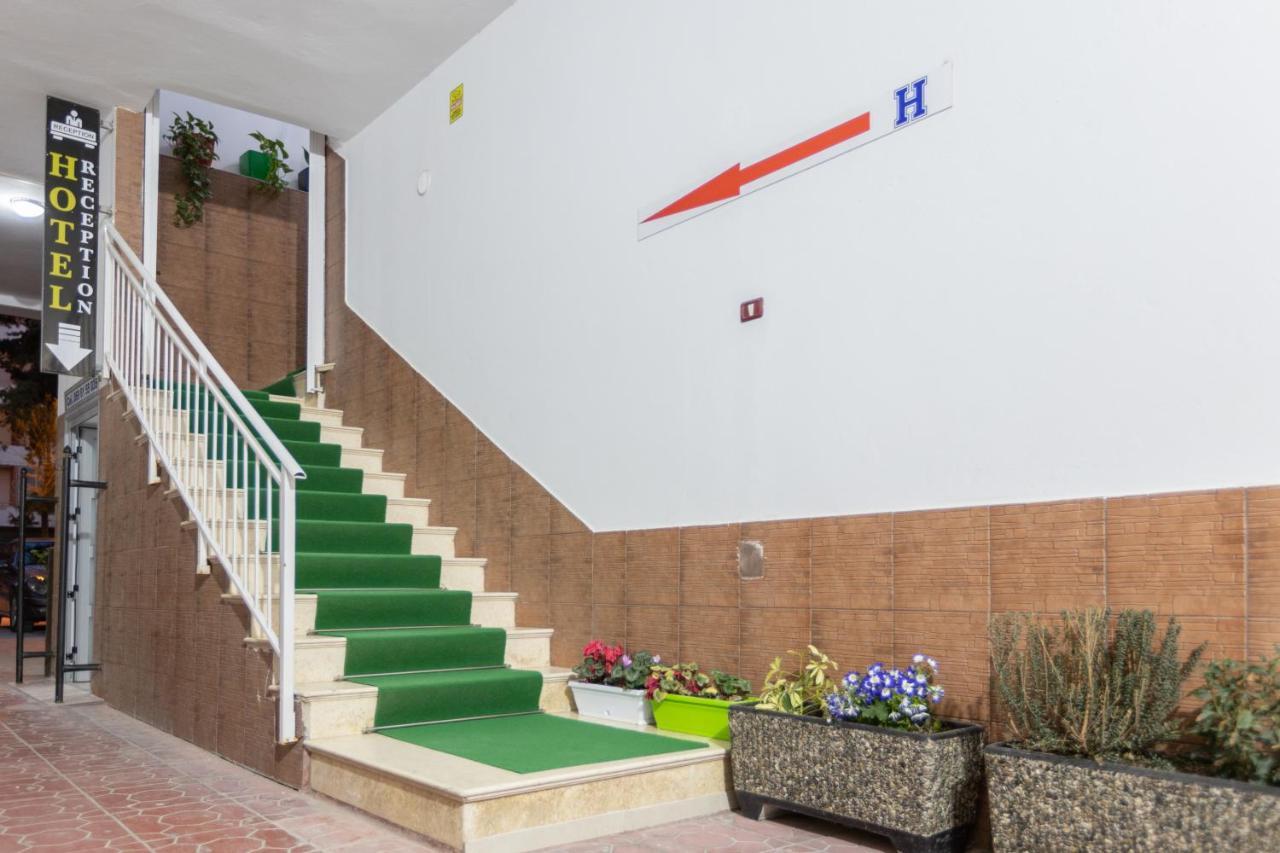 Palm Side Hotel Vlore Exterior photo